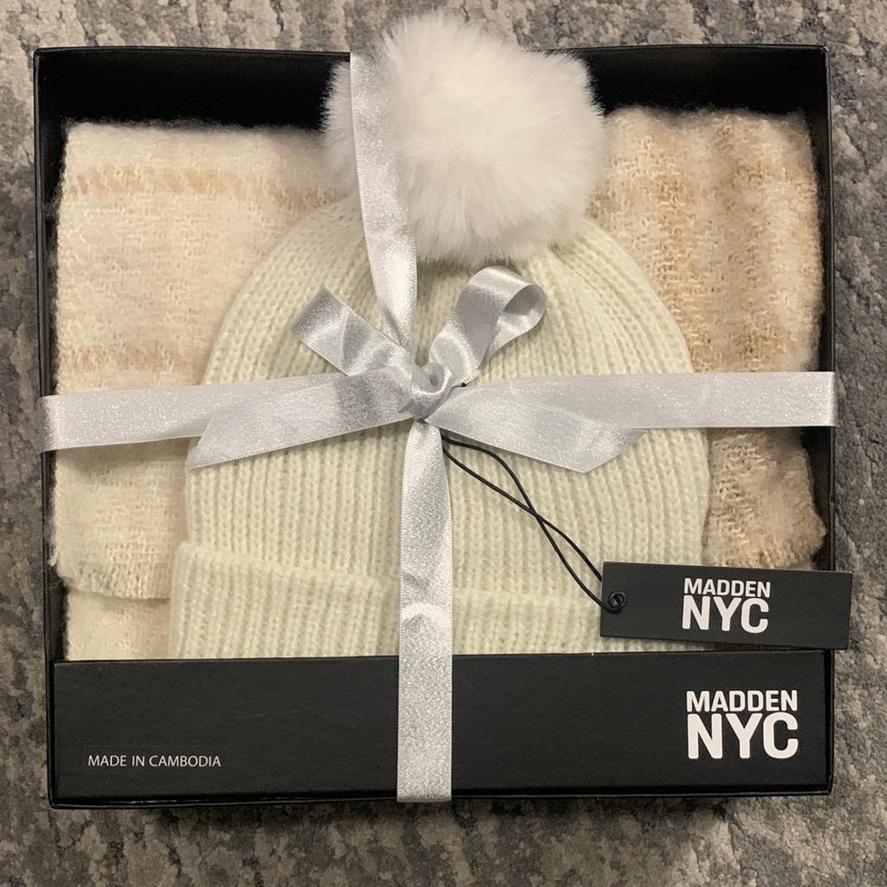 Madden NYC Cream Knit Beanie and Scarf Set